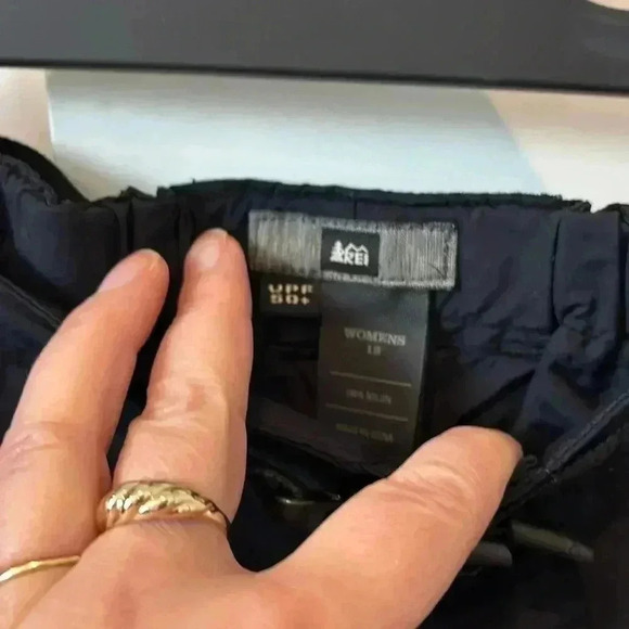 REI Sahara Quick Dry Shorts Black UPF 50+ Hiking Cargo Women Belted Size… - Picture 3 of 5